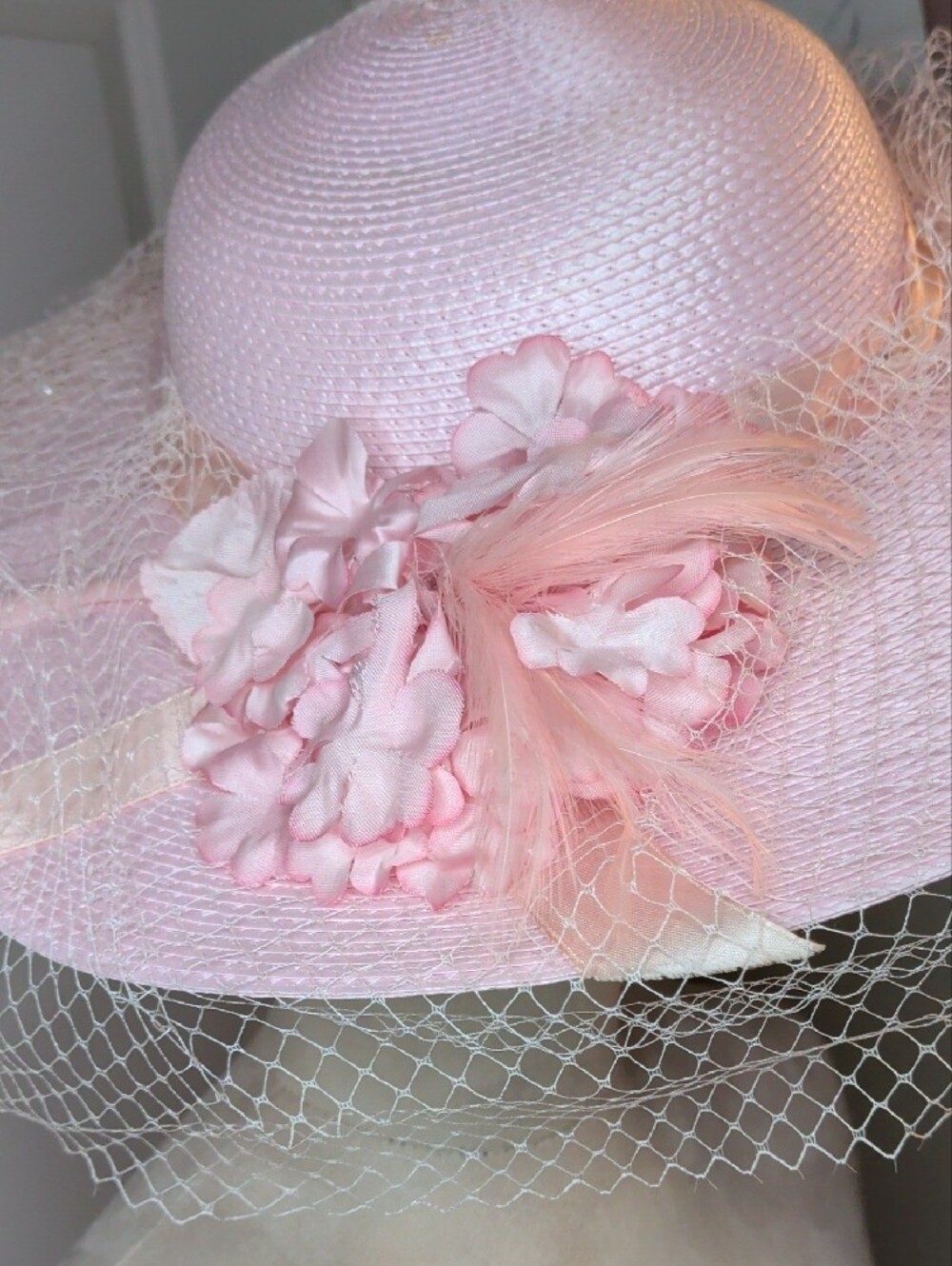 Vintage Pink Wide-Brim Picture Hat with Veil and Floral Trim Pastel Wedding - Picture 2 of 9